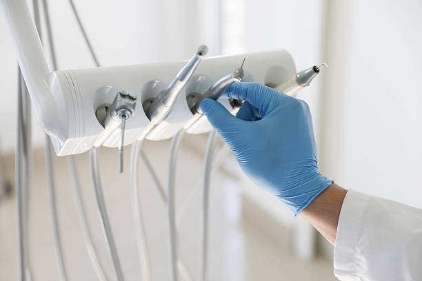 Professional Emergency Dentist technician working in Oakbrook, KY